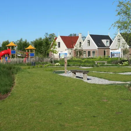 Luxurious Water Uitdam