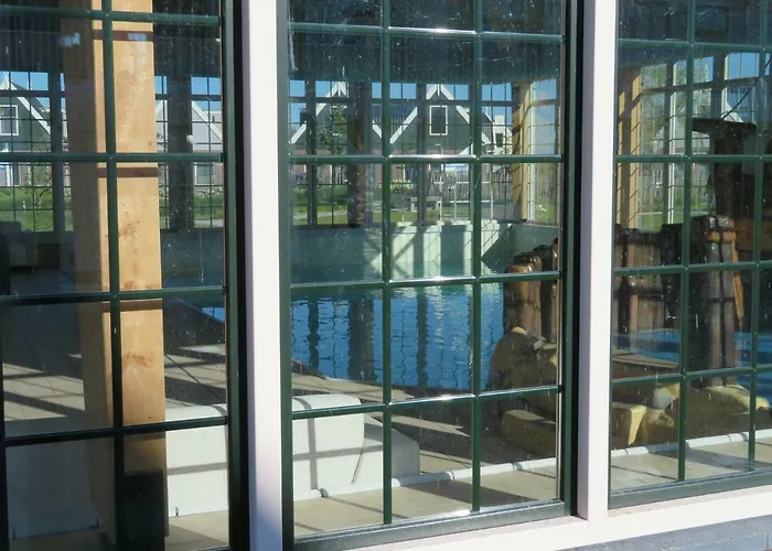 Vakantiehuis Luxurious Water Uitdam