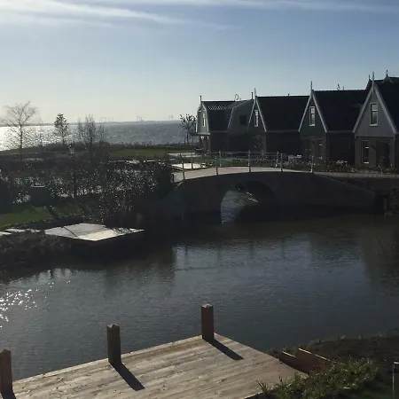 Holiday home Luxurious Water Uitdam