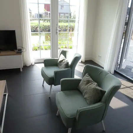 Luxurious Water בית נופש *